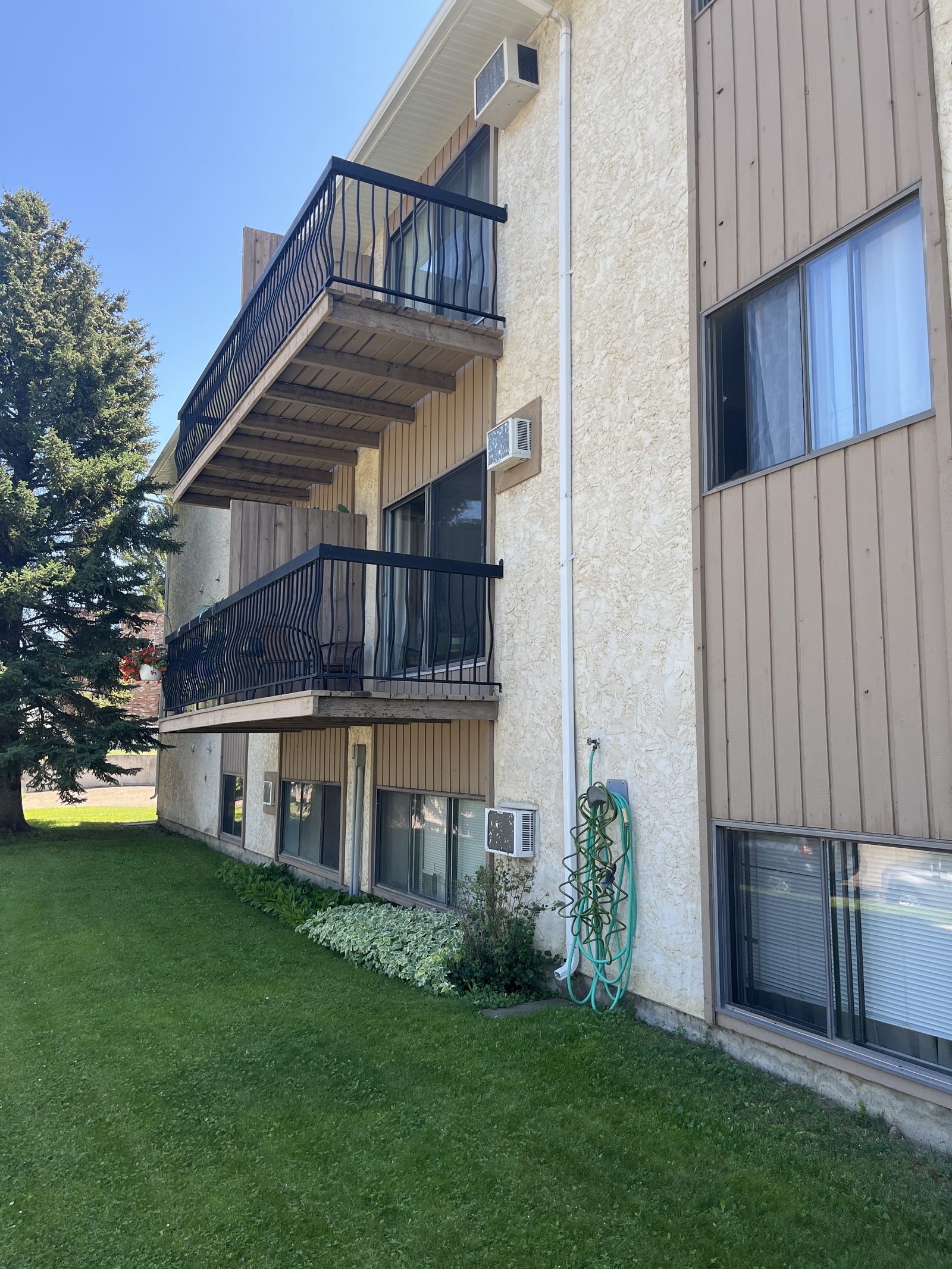 Crestwood, side elevation