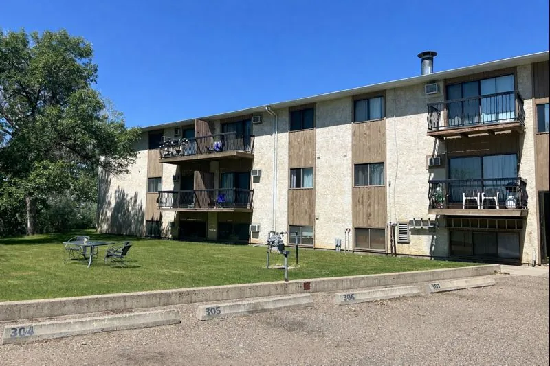 Crestwood Apartments, south face with balconies and lawn